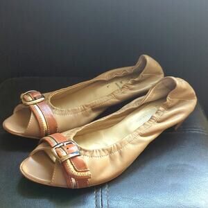 AGL Attilio Giusti Leombruni Tan Leather Buckle Detail Ballet Flat Kitten Heel